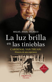 La luz brilla en las tinieblas: Cardenal Van Thuan: Historia de una esperanza